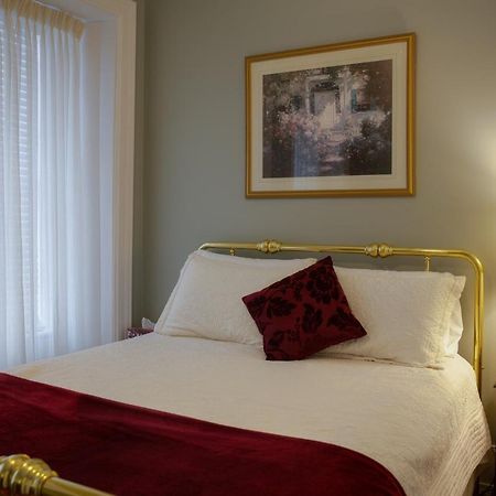 Sir Isaac Brock B&B Luxury Suites Brockville Bagian luar foto