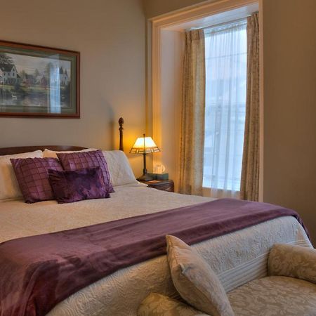 Sir Isaac Brock B&B Luxury Suites Brockville Bagian luar foto