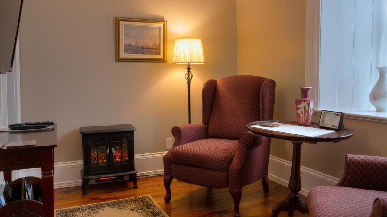 Sir Isaac Brock B&B Luxury Suites Brockville Bagian luar foto