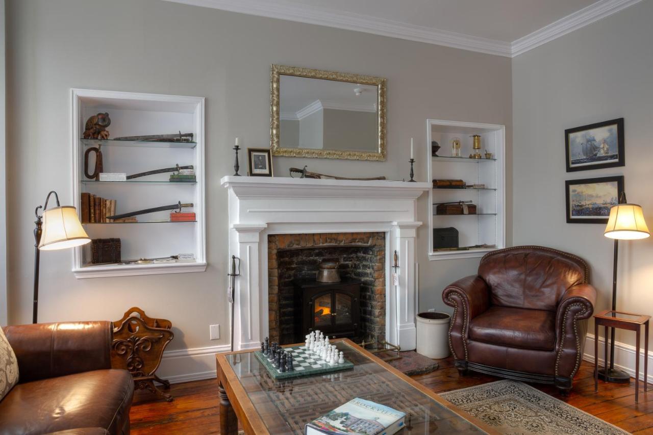 Sir Isaac Brock B&B Luxury Suites Brockville Bagian luar foto