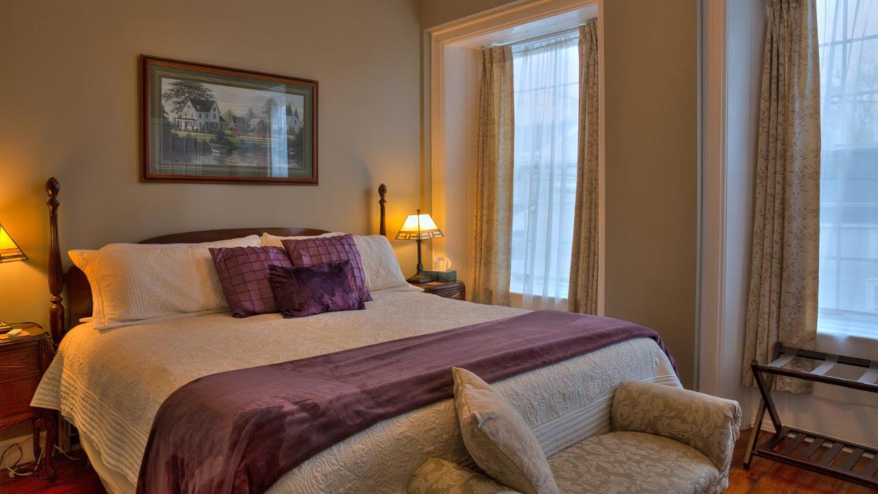 Sir Isaac Brock B&B Luxury Suites Brockville Bagian luar foto